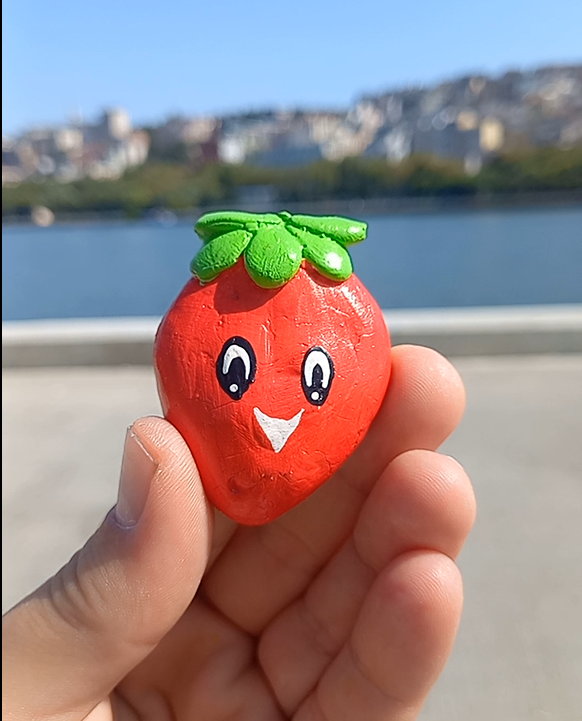 El Yapımı Sevimli Gülen Yüz Çilek Magneti